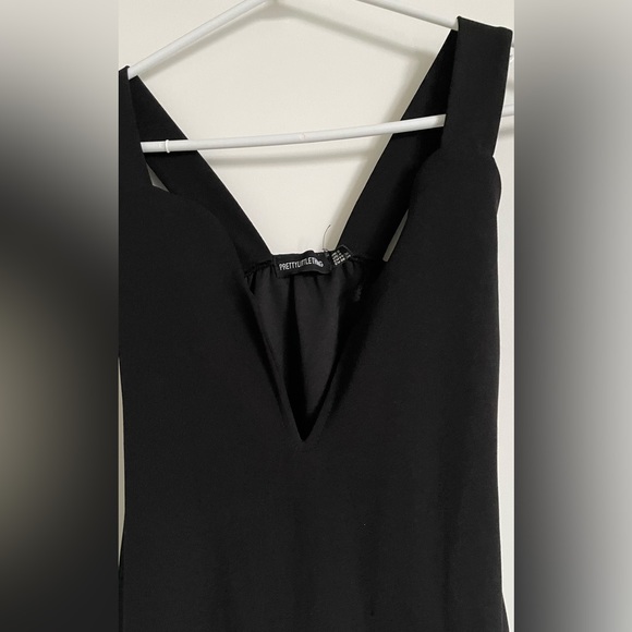 Little black dress size 4 deep v - Picture 2 of 4